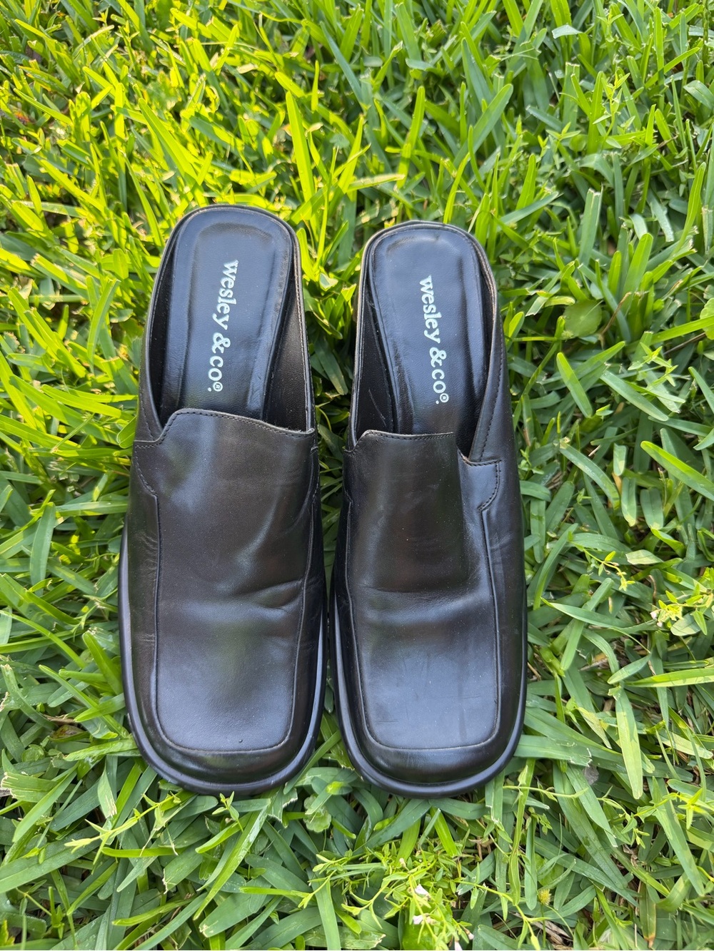 Vintage Wesley & Co Black Leather Mule Heels Size 6.5 Y2K Minimalist - Picture 2 of 7